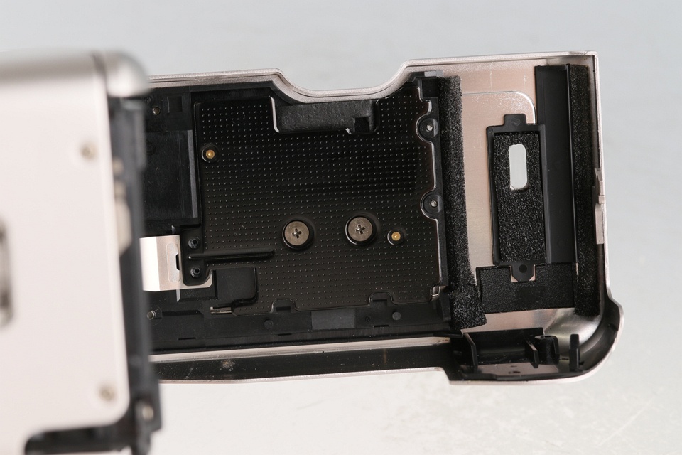 Fujifilm Tiara II 35mm Point & Shoot Film Camera #60414D5