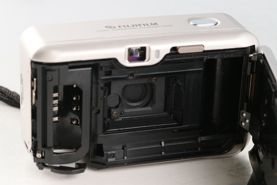 Fujifilm Tiara II 35mm Point & Shoot Film Camera #60414D5