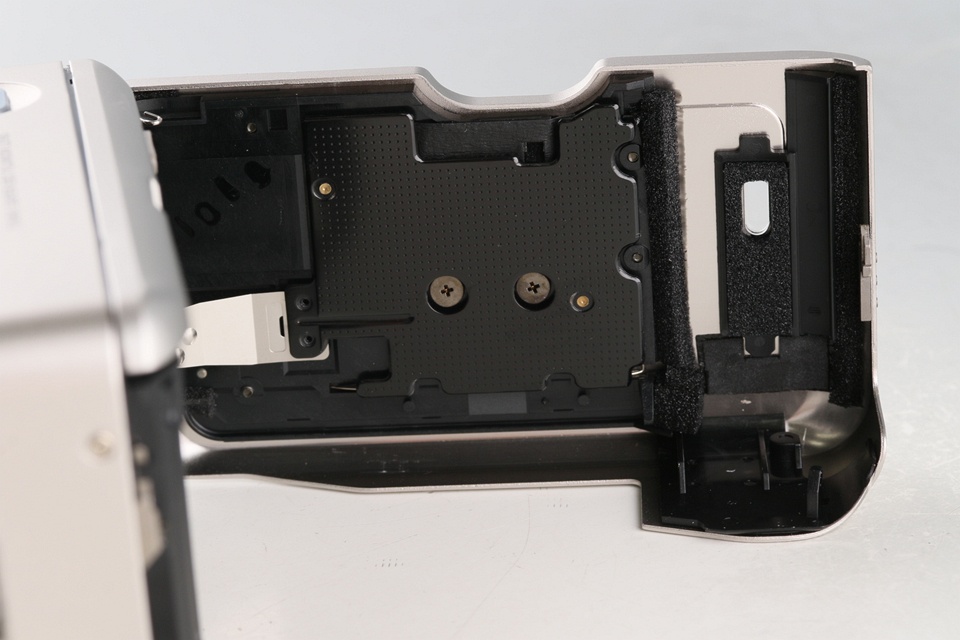 Fujifilm Tiara II 35mm Point & Shoot Film Camera #60505L7