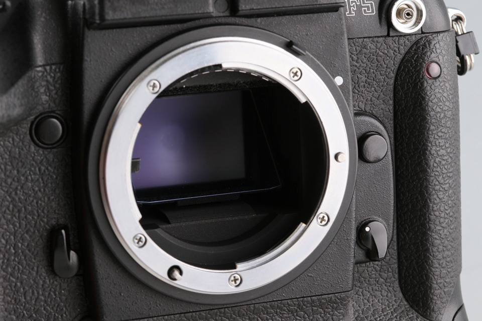 Nikon F5 35mm SLR Film Camera #60584E4