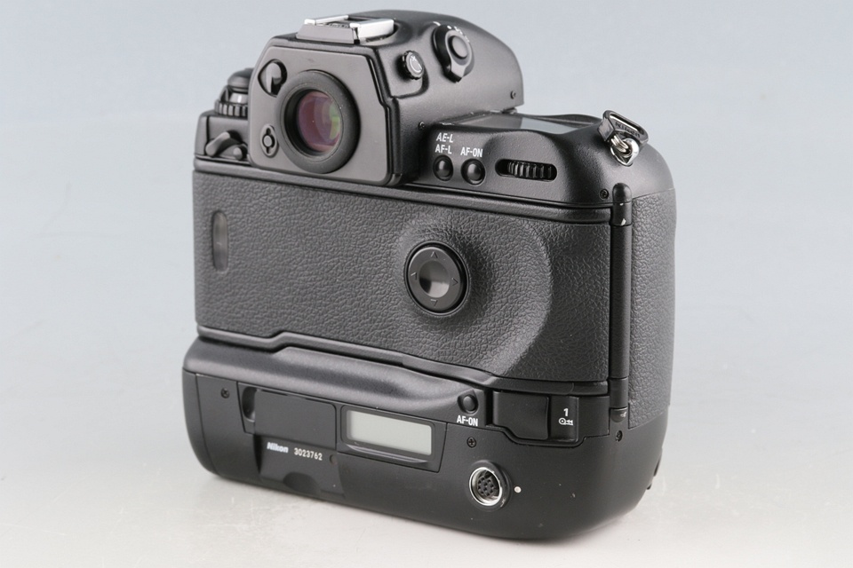 Nikon F5 35mm SLR Film Camera #60584E4