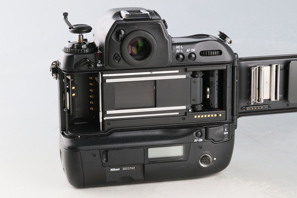 Nikon F5 35mm SLR Film Camera #60584E4