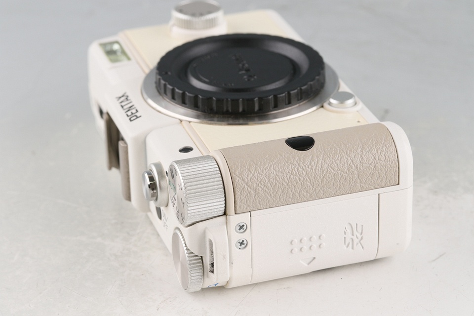 Pentax Q Mirrorless Digital Camera #61719J