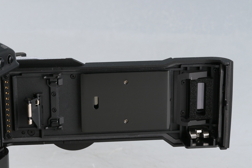 Canon EOS-1V HS 35mm SLR Film Camera With Box #62093L3