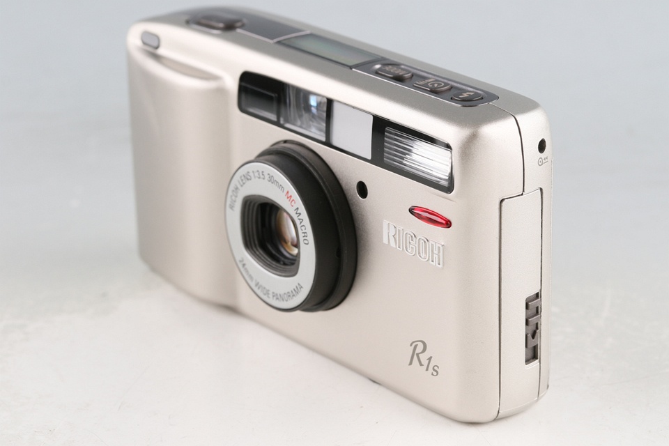 Ricoh R1s 35mm Point & Shoot Film Camera #62290G22