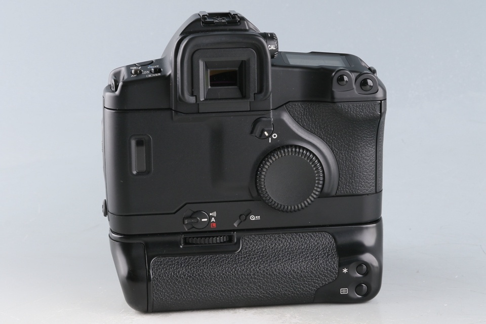 Canon EOS 3 35mm SLR Film Camera + PB-E2 #62657E3