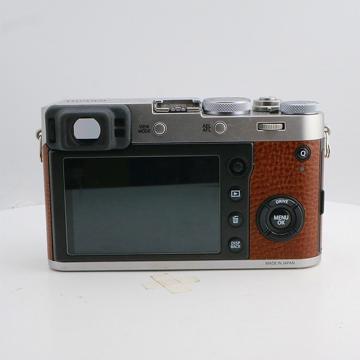 フジフイルム X100F ブラウン