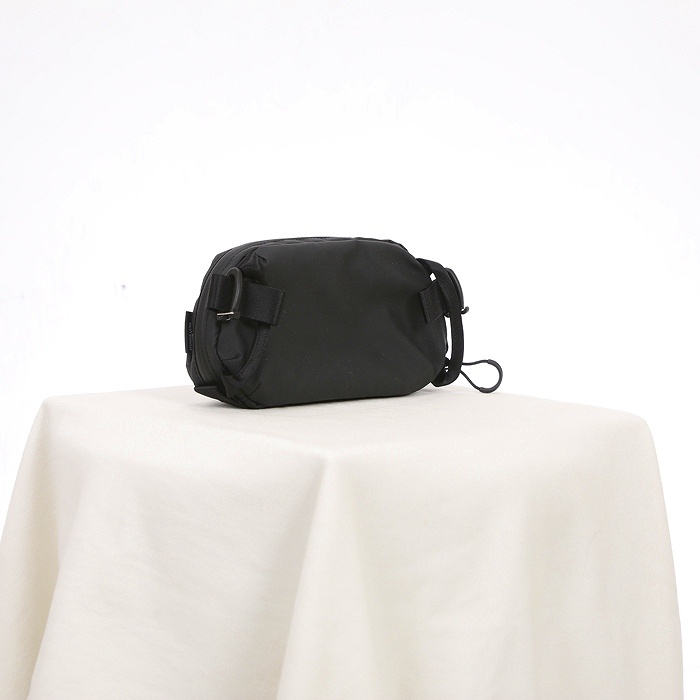 銀一 WANDRD D1 ファニーパック ブラック