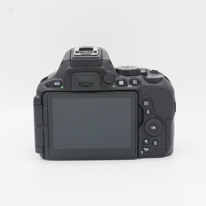 ニコン D5500 18-55VR2 レンズキツト ブラツク