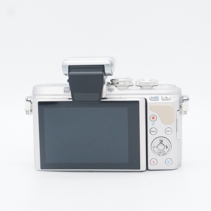 オリンパス E-PL8 14-42EZレンズキツト ホワイト