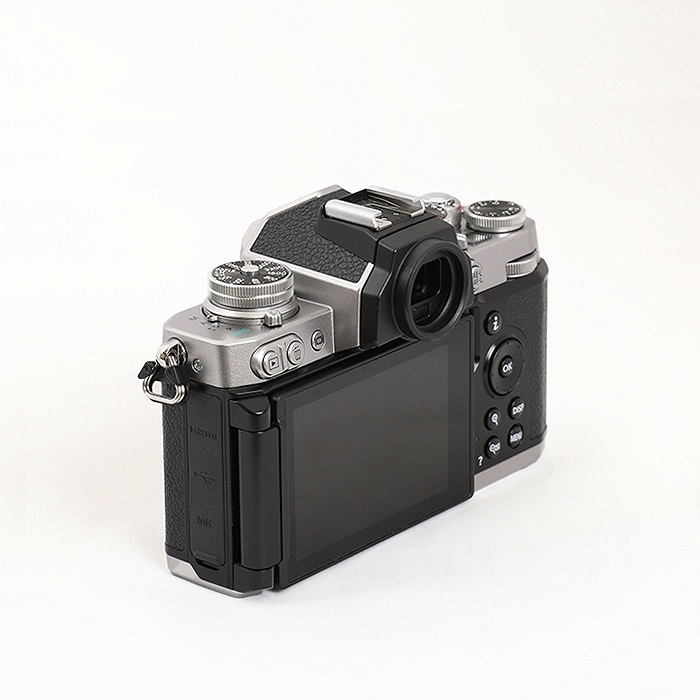 ニコン Z fc ボディ シルバー