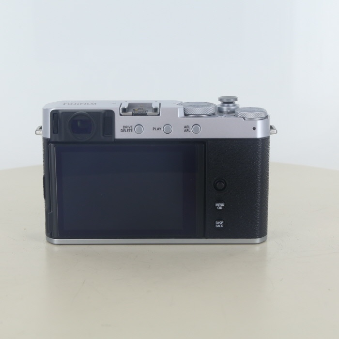 フジフイルム X-E4 ボディ シルバー