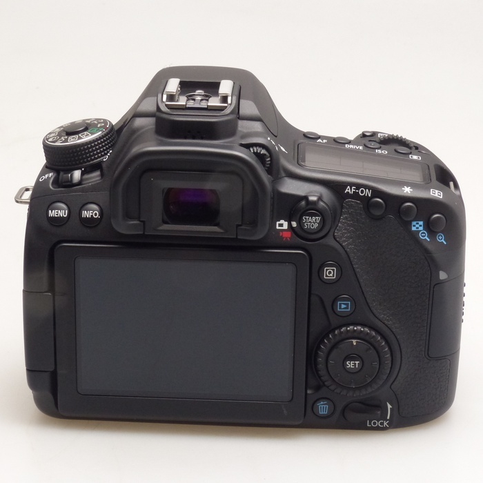 キヤノン EOS 80D ボデイ