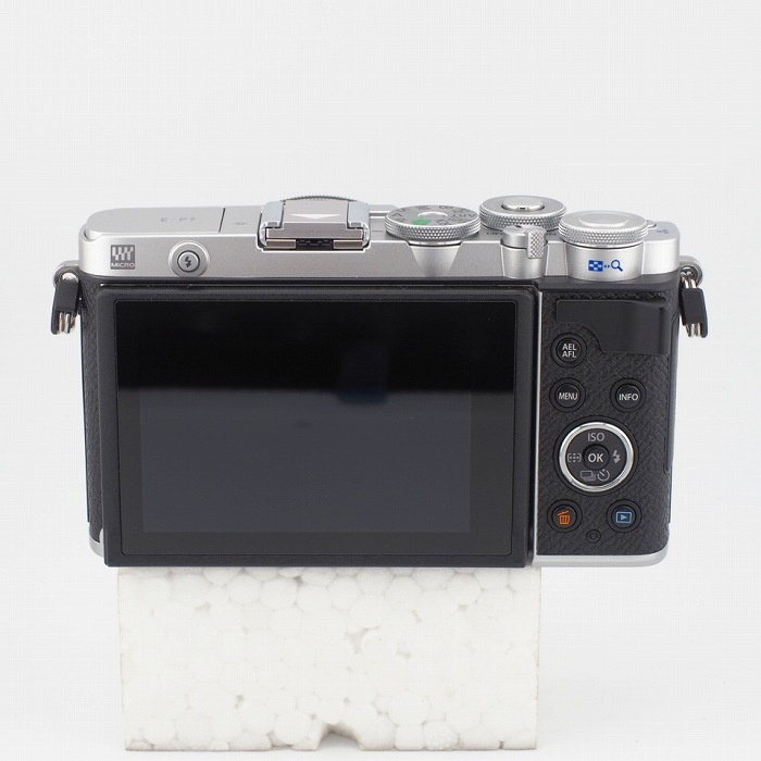 オリンパス E-P7+14-42EZ シルバー