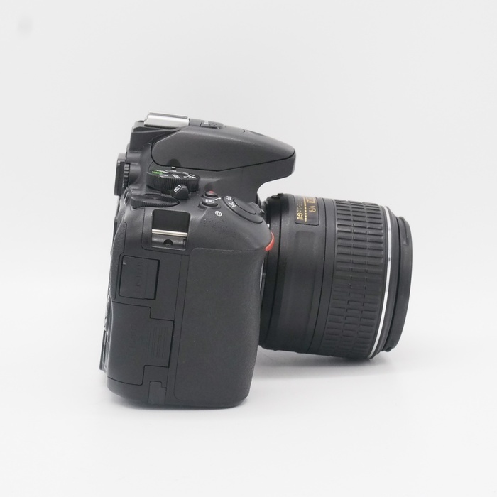 ニコン D5500 18-55VR2 レンズキツト ブラツク