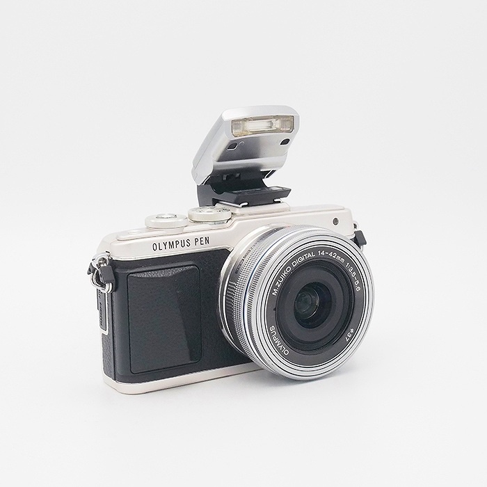 オリンパス E-PL7 14-42EZレンズキツト シルバー