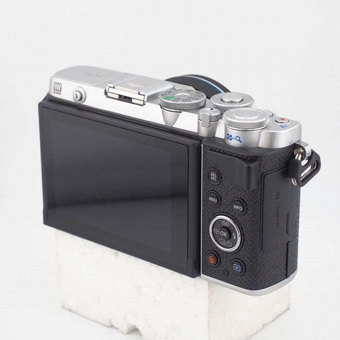 オリンパス E-P7+14-42EZ シルバー