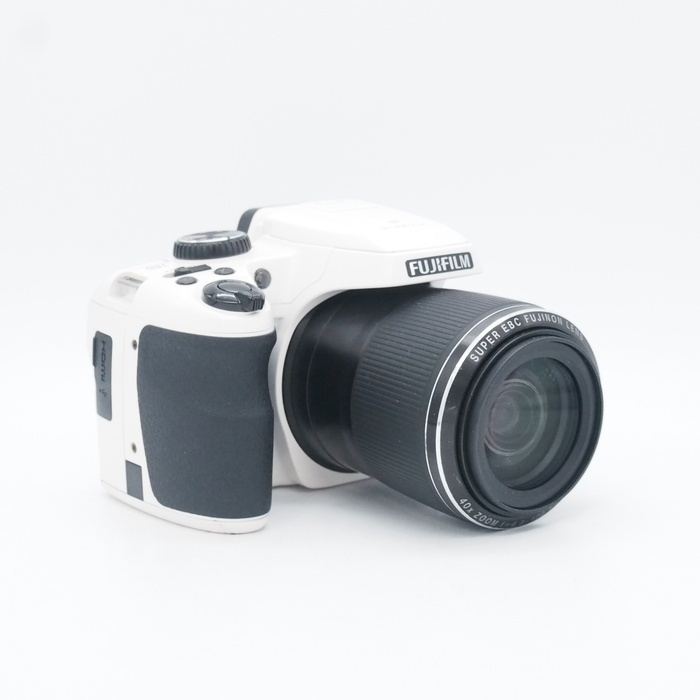 フジフイルム FinePix S8200 ホワイト