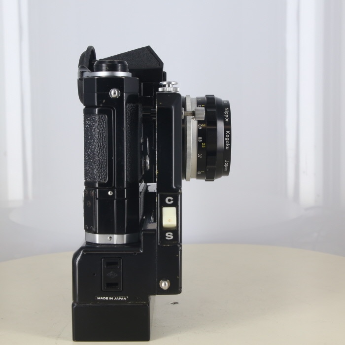 ニコン ニコンF ハーフミラー改造機 + 6コマ高速モータードライブ + 28/3.5