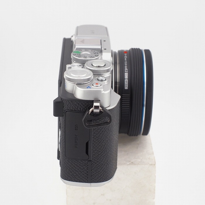 オリンパス E-P7+14-42EZ シルバー