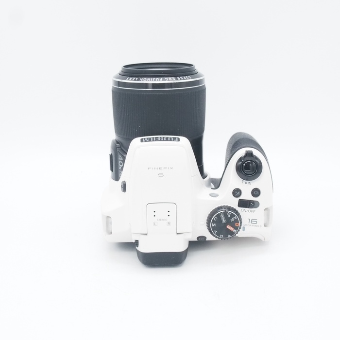 フジフイルム FinePix S8200 ホワイト