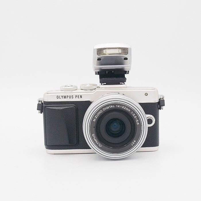 オリンパス E-PL7 14-42EZレンズキツト シルバー