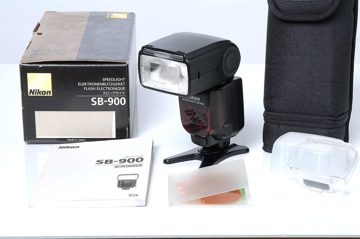 Nikon Speedlight SB-900