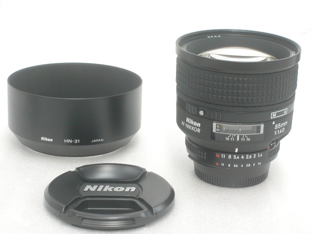 AF NIKKOR 85mm 1:1.4D w/ Hood