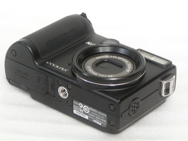 COOLPIX P5100 (NIKKOR 3.5X OPTICAL ZOOM 7.5-26.3mm f/2.7-5.3)