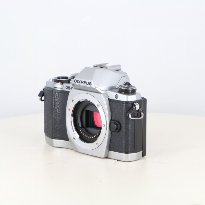オリンパス OM-D E-M10 ボディ シルバー
