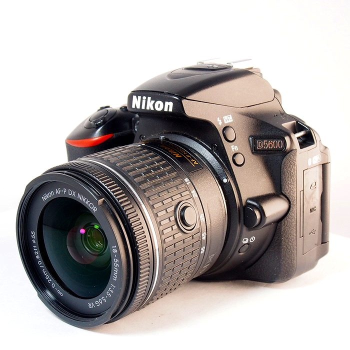 ニコン D5600 ダブルズームキツト