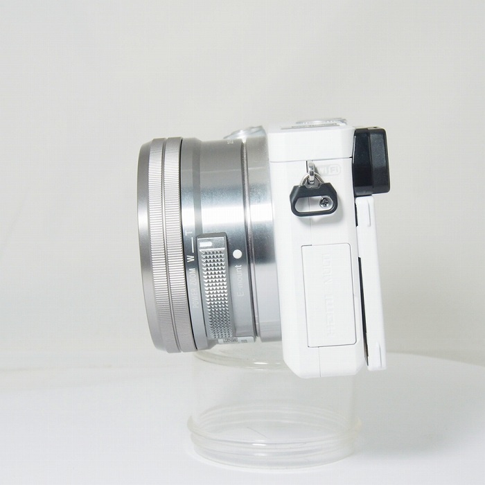 ソニー α6000ホワイト/パワーズームレンズキット(ILCE-6000L)