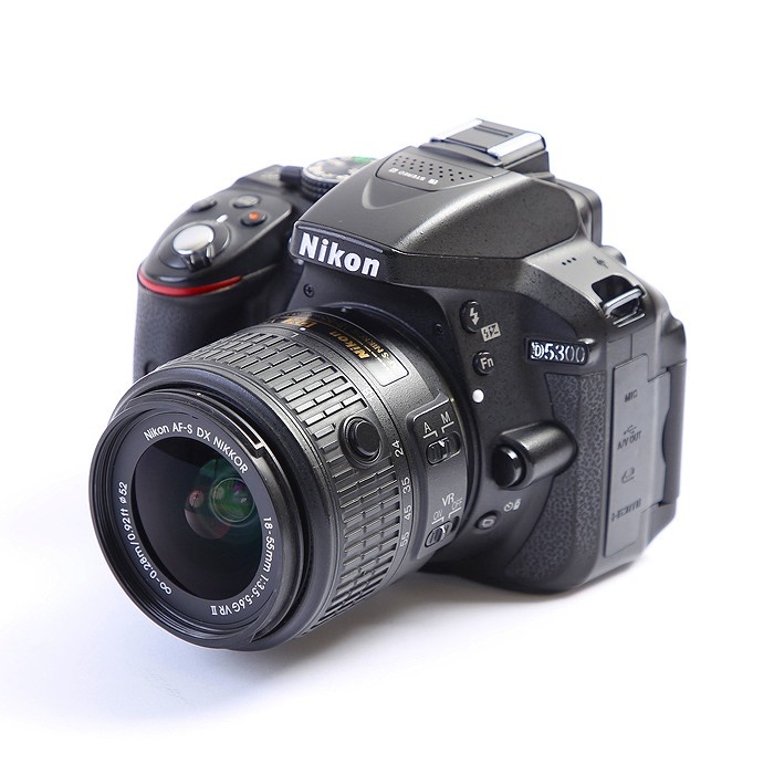 ニコン D5300 18-55VR2 レンズキツト ブラツク