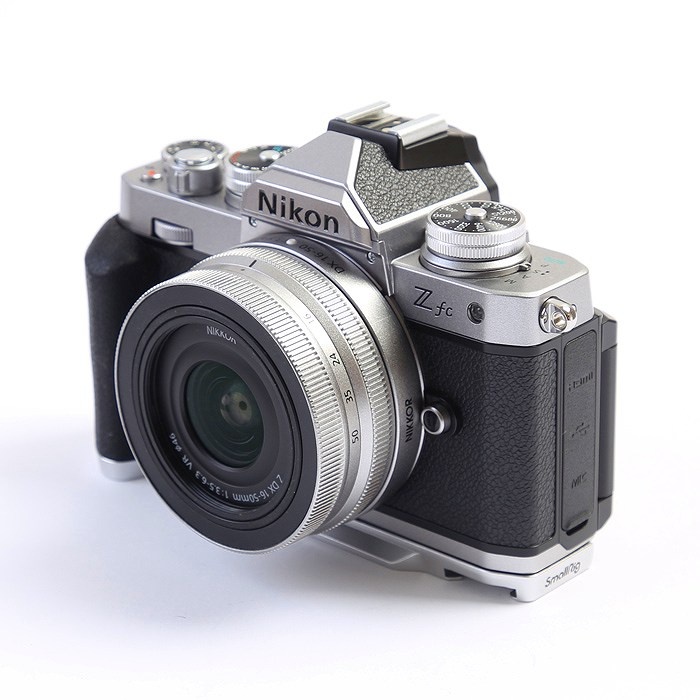 ニコン  Z FC 16-50 VR レンズキツト シルバー