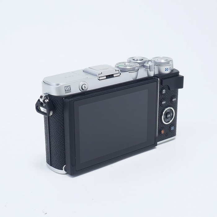 オリンパス E-P7 ボディ シルバー