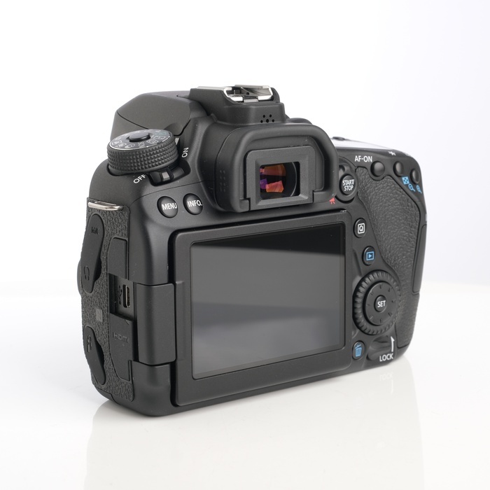 キヤノン EOS 80D ボデイ