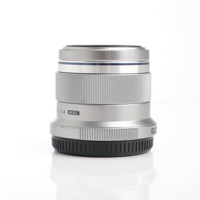 オリンパス M.ZUIKO DIGITAL 45/1.8 シルバー