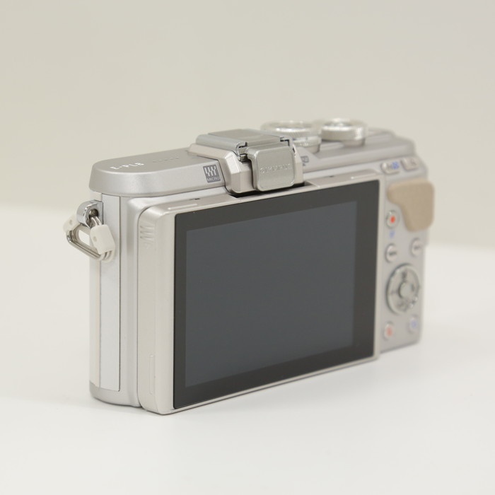 オリンパス E-PL8 ボデイ ホワイト