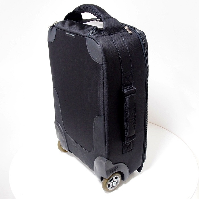 thinkTANKphoto Airport Advantage
