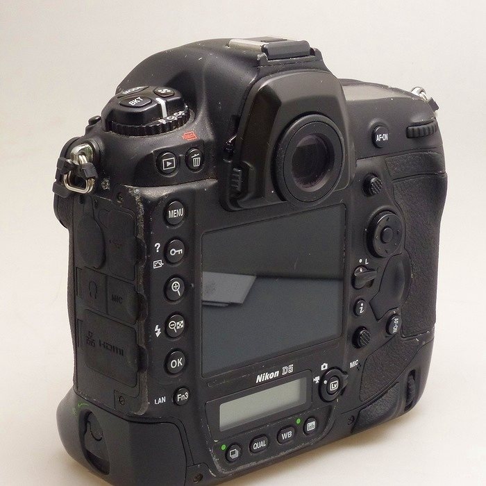 ニコン D5(XQD-TYPE)