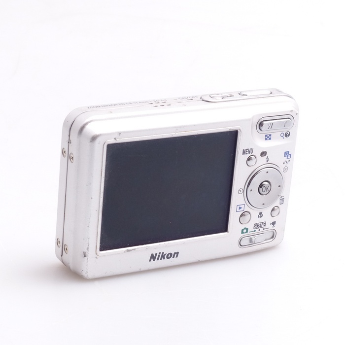 ニコン COOLPIX S3 フロストシルバー