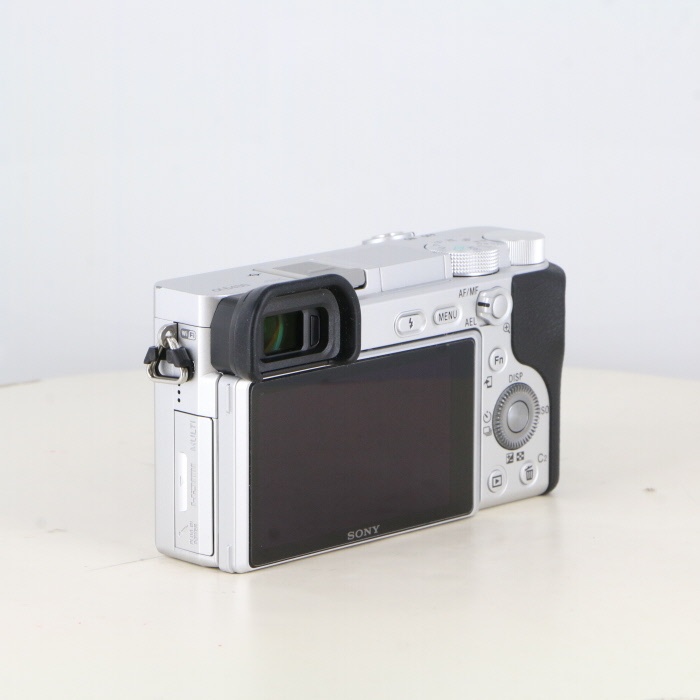 ソニー α6400 (ILCE-6400) ボディ シルバー