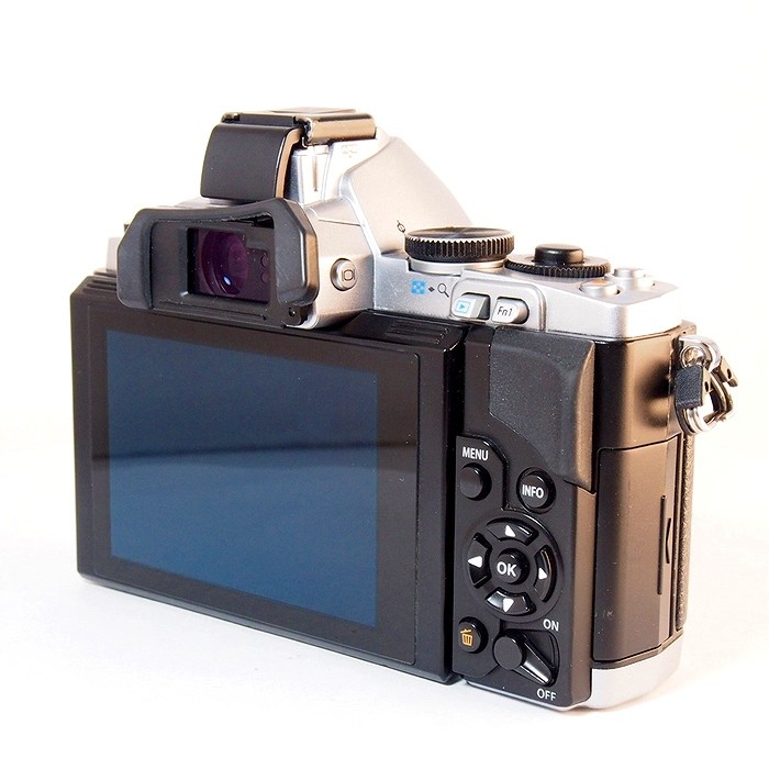 オリンパス OM-D E-M5 シルバー