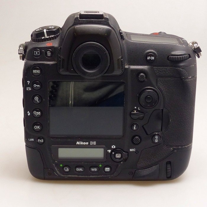 ニコン D5(XQD-TYPE)