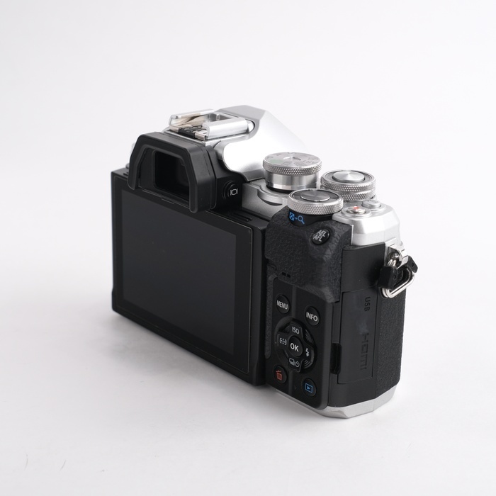 オリンパス OM-D E-M10 IV (4)ボディ シルバー