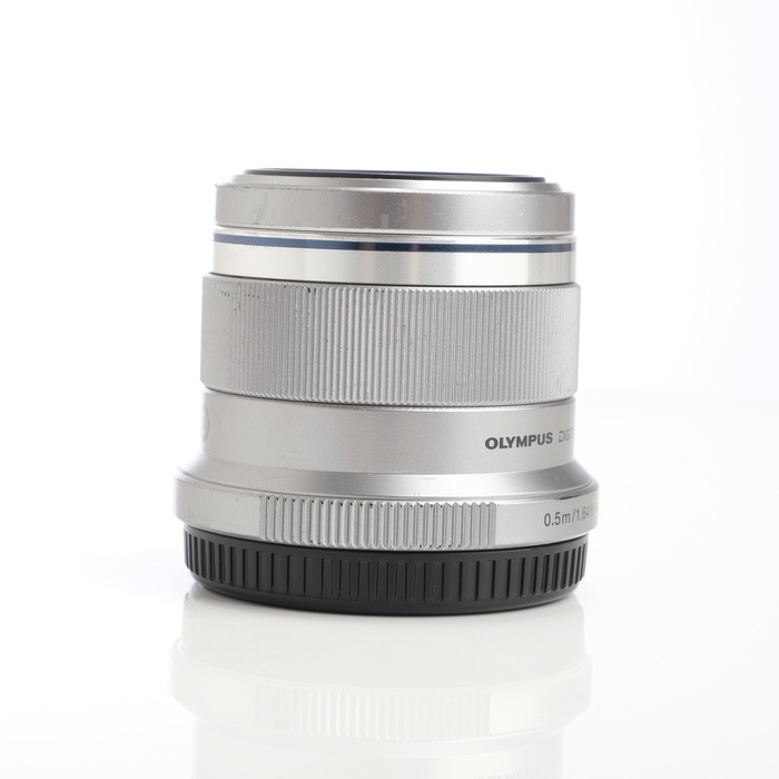 オリンパス M.ZUIKO DIGITAL 45/1.8 シルバー