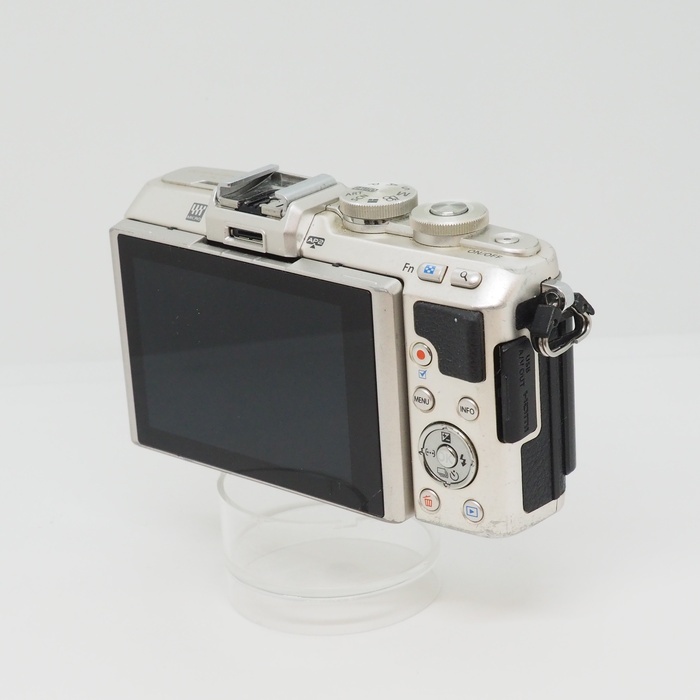 オリンパス E-PL7 ボデイ シルバー