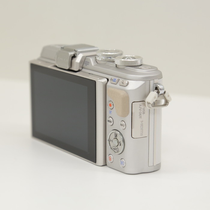 オリンパス E-PL8 ボデイ ホワイト