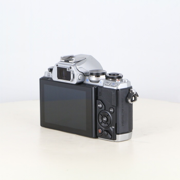 オリンパス OM-D E-M10 ボディ シルバー