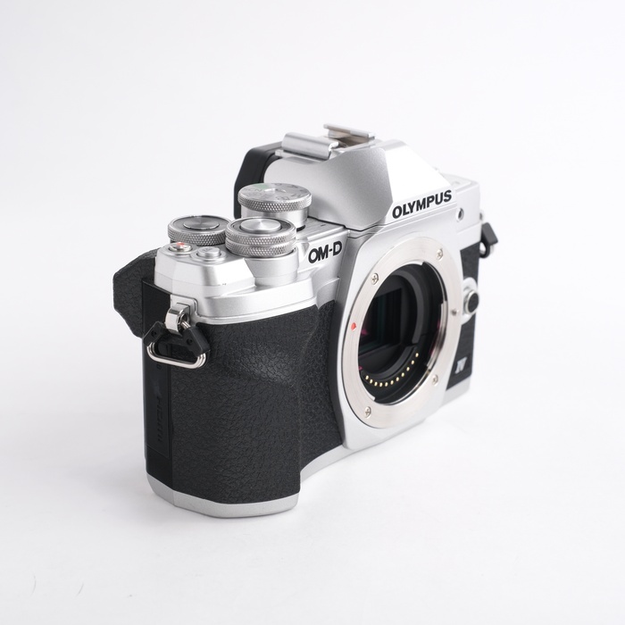オリンパス OM-D E-M10 IV (4)ボディ シルバー